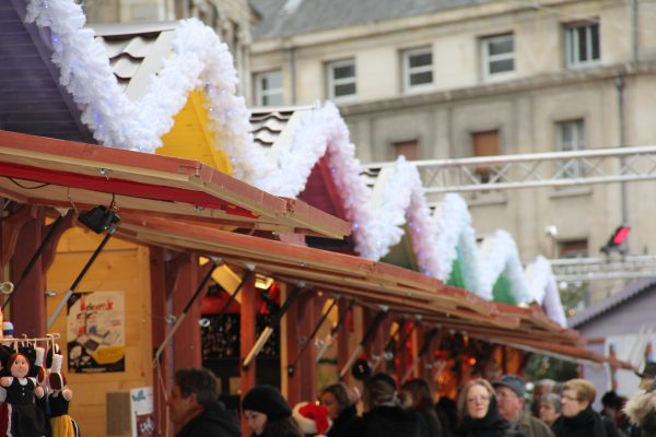 Guirlandes de neige et marché de noël