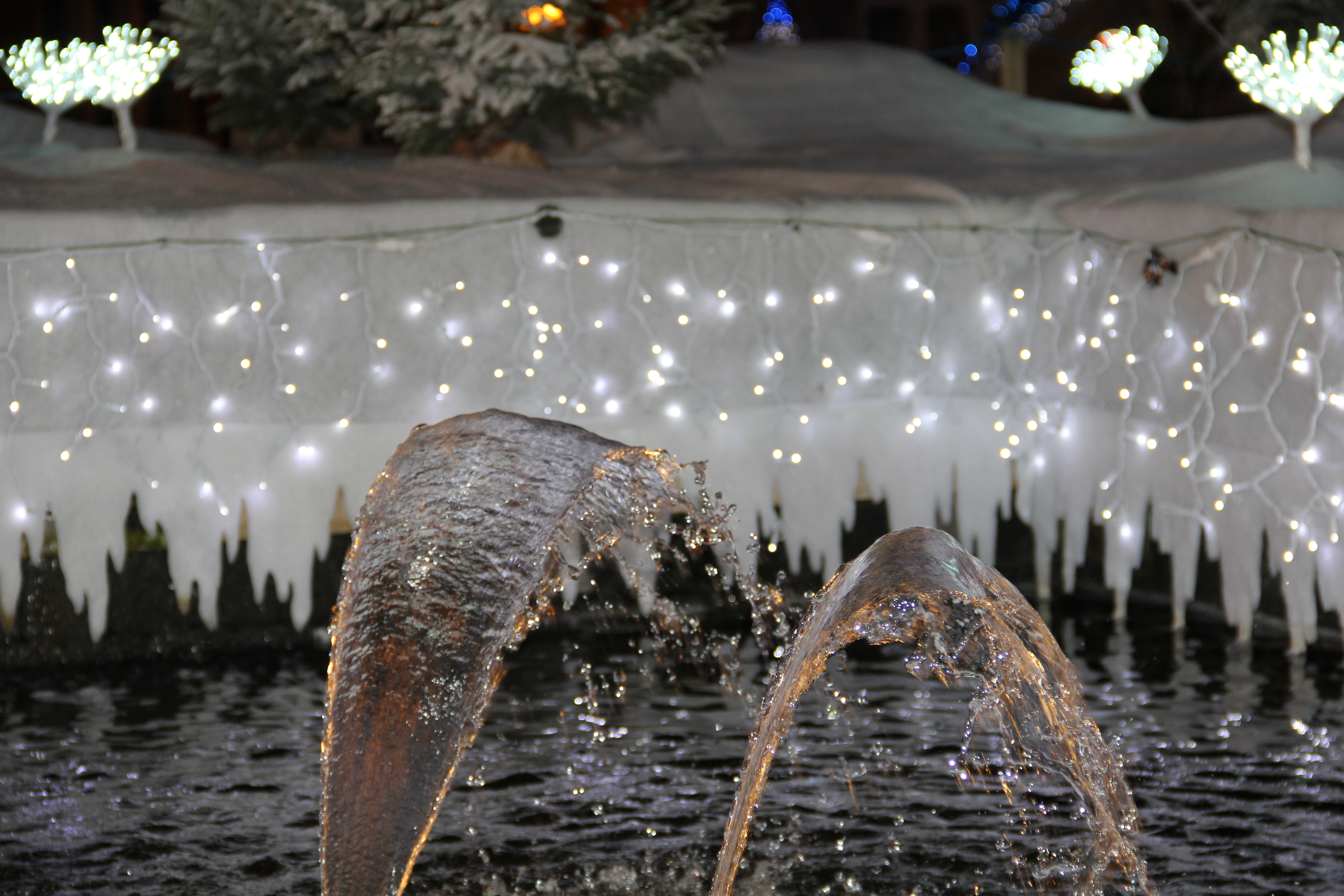 Tapis neige, guirlande LED et fontaine